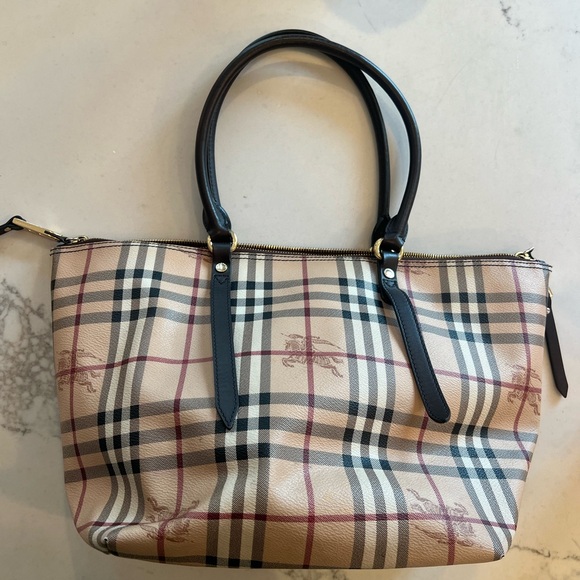 Burberry Medium Tote Bag - Picture 4 of 7